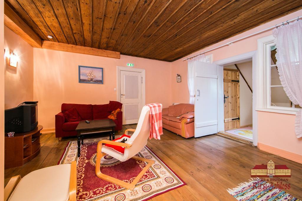 فندق Puurmaniفي  Kursi Hunting Manor الغرفة الصورة